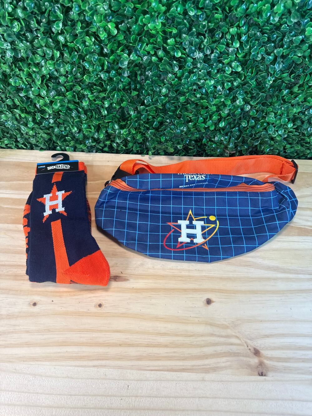 Houston Astros Baseball Fan Bundle Of NWT Adult Socks  Belt Bag Fanny Pack Large